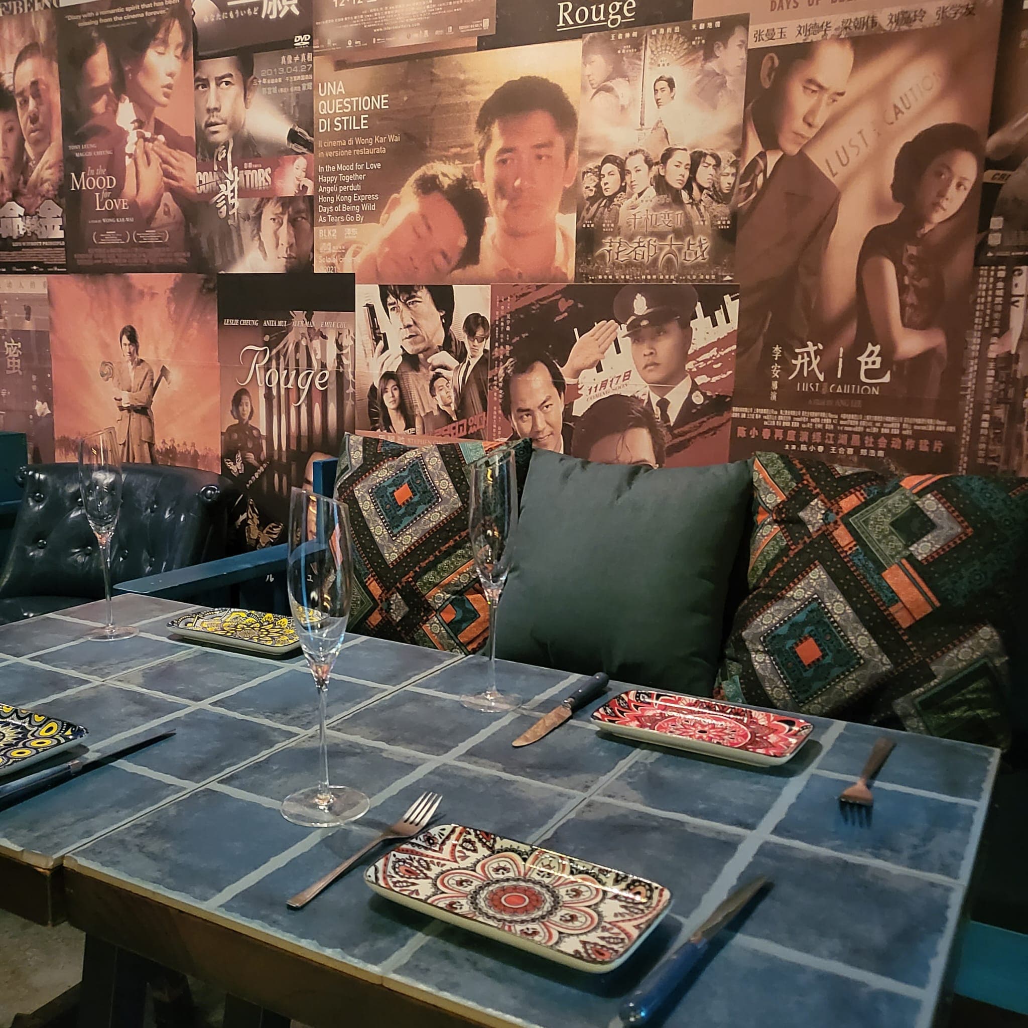 Virus Restaurant and bar